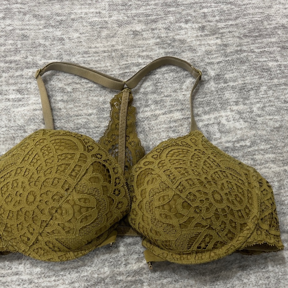 Auden Green Lace Bra with Underwire and Adjustable Straps